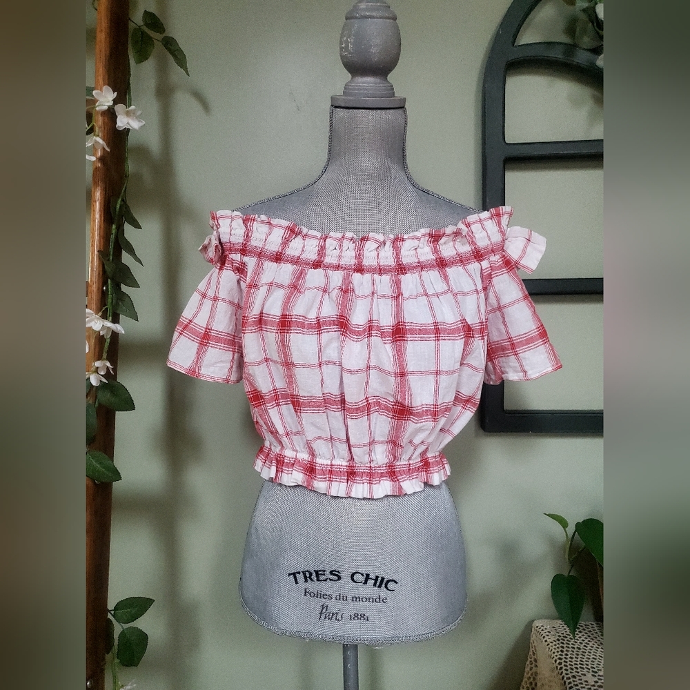 Off shoulder linen crop top